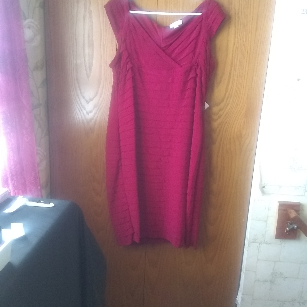 Dresses - Picture 5 of 8